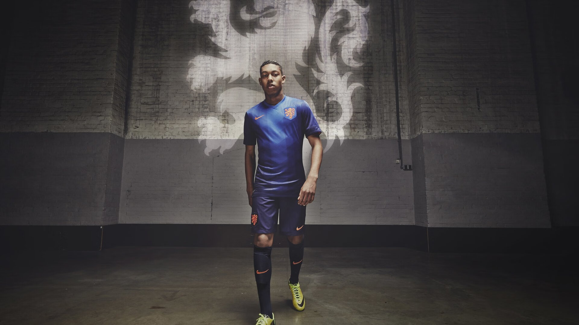 尼尔·巴特尔展现出极强的防守意识，成为袋鼠队的防线核心，尼尔巴纳德